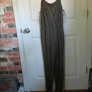 ⭐️3/$25 Spaghetti strap jumpsuit